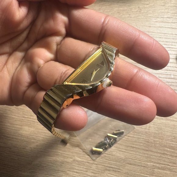 Seiko Half Moon Womens Watch 1F20-5D59 Quartz Watch Gold Bracelet I Vintage - Picture 4 of 12